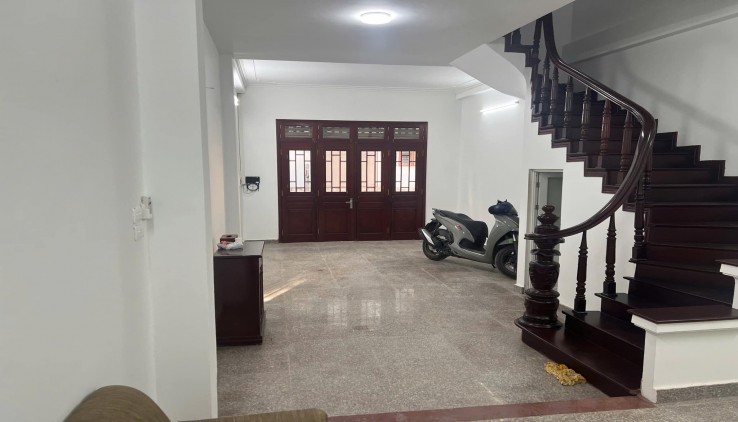 Cho thuê nhà MP Nguyễn Văn Trỗi làm Spa, Cafe, KD online, Showroom, 46m2, 5 tầng, 28tr/tháng